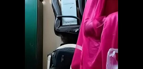 Swathi naidu in pink saree getting ready